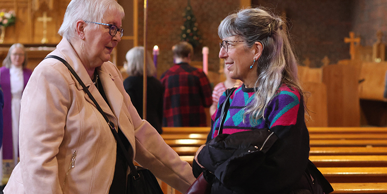 Two parishonairs haveing a conversation
